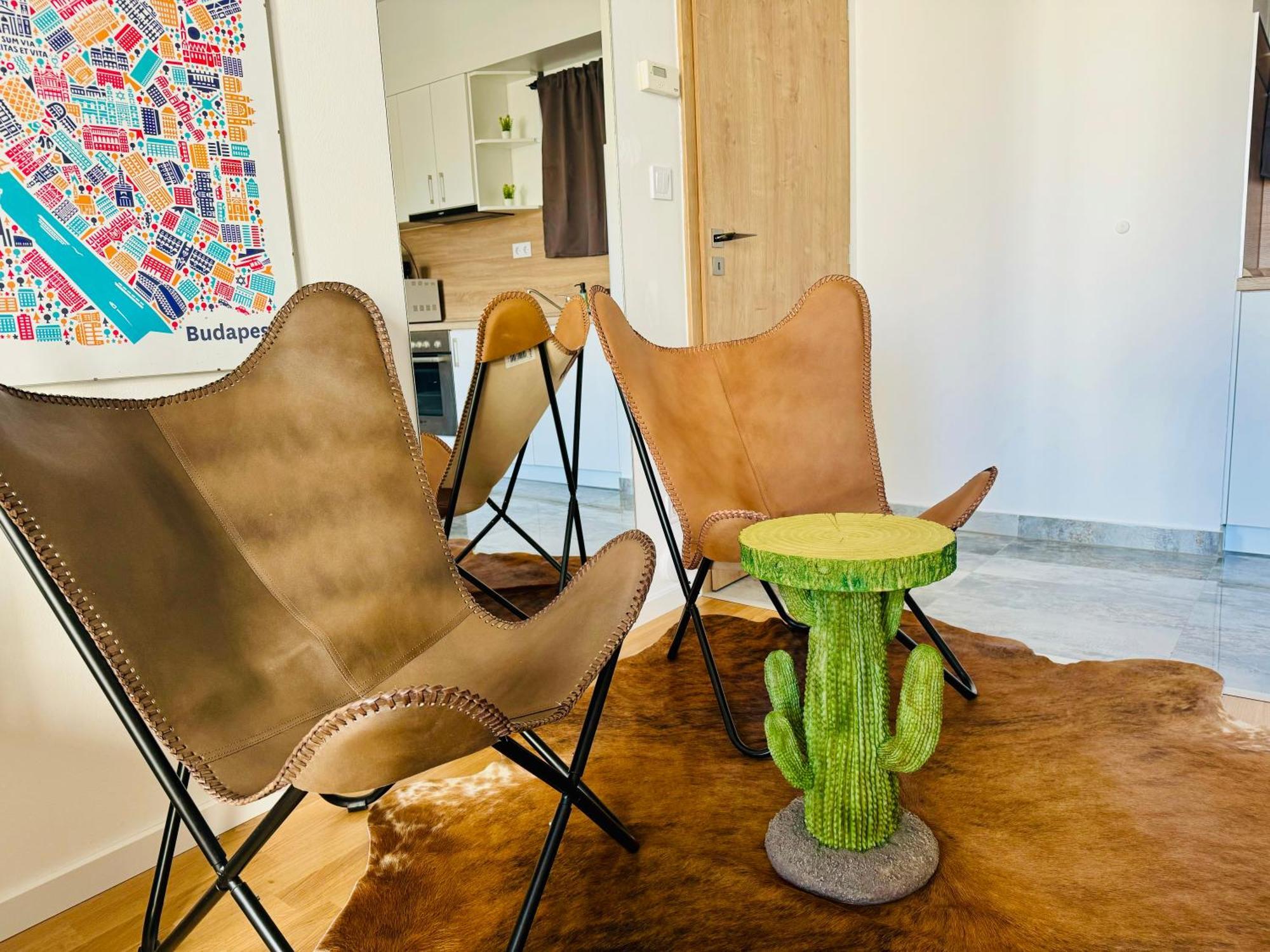 Bp-Est Cp Studio Budapest Eksteriør billede